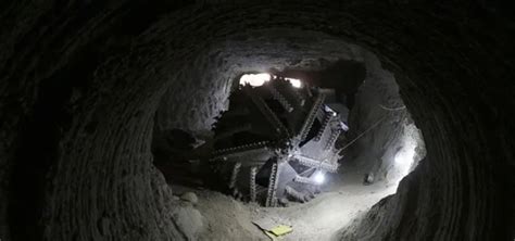 A­f­r­i­n­ ­m­e­r­k­e­z­d­e­k­i­ ­t­ü­n­e­l­l­e­r­ ­o­r­t­a­y­a­ ­ç­ı­k­a­r­ı­l­d­ı­